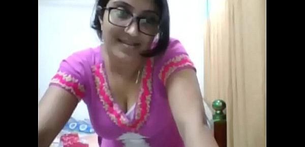  PAKISTANI GIRL WEB PLAYING FOR FUN